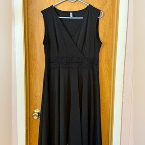 Chic Black Sleeveless Midi Dress